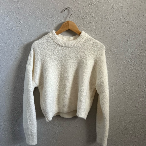 Abercrombie & Fitch Sweaters - Abercrombie & Fitch cream cozy sweater Size M SOLD !